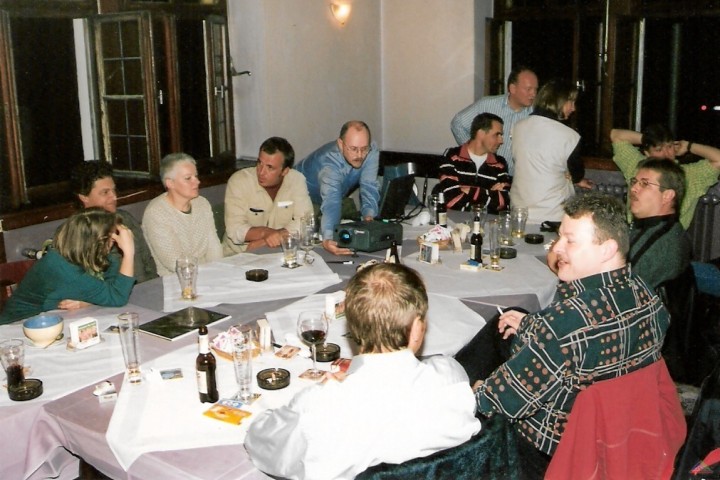 2002Lu-04.jpg - Vorbereitung zur Diashow mit den historischen Fotos
